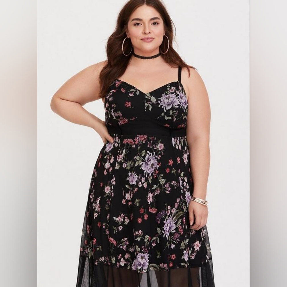 Torrid 4x black floral bustier maxi dress
